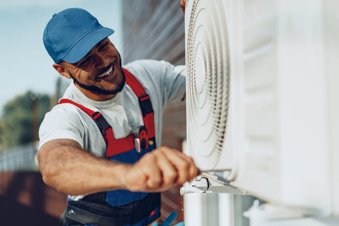 Un aire acondicionado frío-calor es un dispositivo que proporciona tanto funciones de refrigeración como de calefacción en un solo equipo.