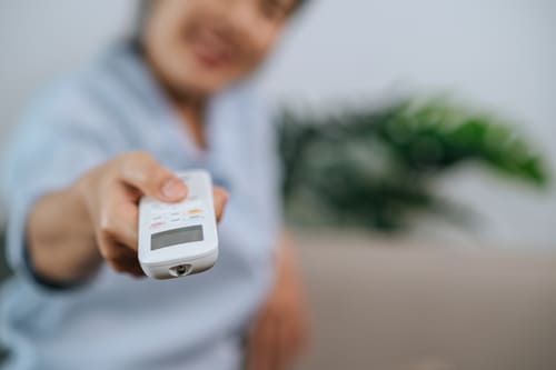 La industria busca opciones más sostenibles y que ahorren energía debido al cambio climático y la mayor necesidad de sistemas de aire acondicionado y refrigeración eficientes. En este contexto, el gas refrigerante R-32 ha emergido como una opción prometedora.
