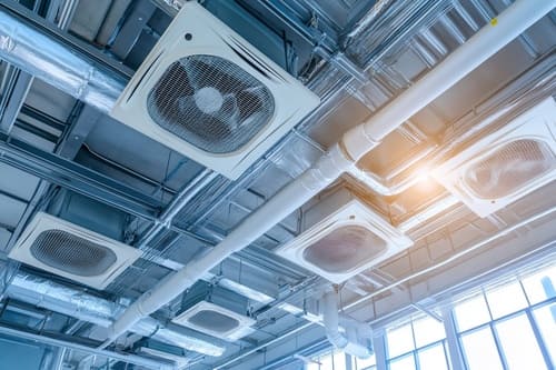 Los equipos de aire acondicionado son dispositivos que permiten regular la temperatura de un espacio, proporcionando aire frío o caliente según sea necesario, mejorando el confort y la eficiencia energética en hogares y oficinas.