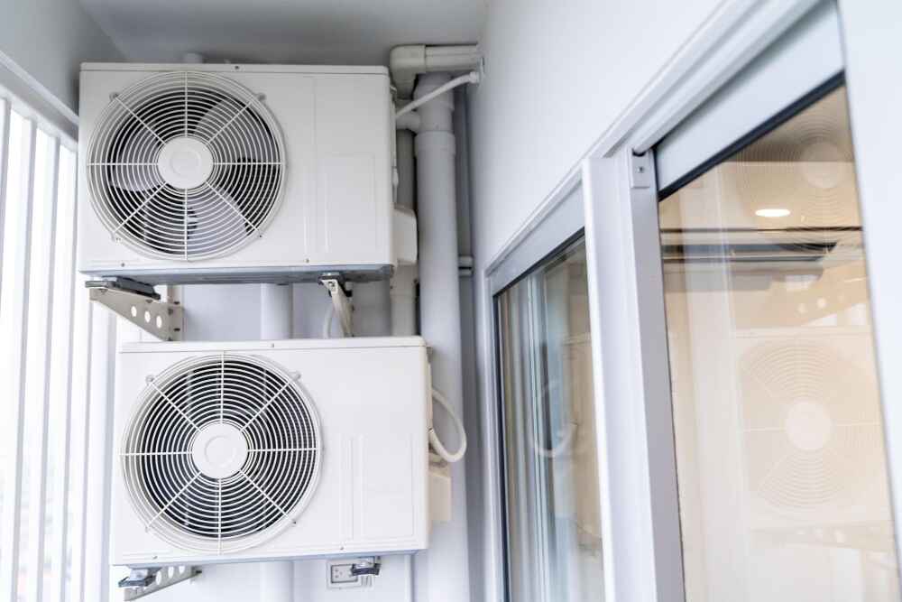 El compresor es una parte esencial del sistema de aire acondicionado, responsable de hacer circular el refrigerante y mantener una temperatura adecuada.